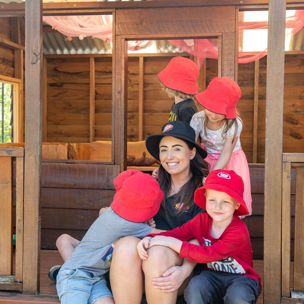 Kids-Academy-Erina-Heights-outdoor-cubby-house-3029